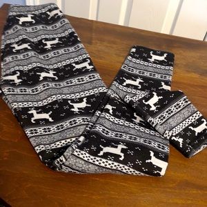 ❤️ 3/$25 Black winter deer patterned fleece lined leggings reindeer layering